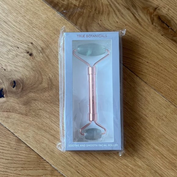 TRUE BOTANICALS Radiance Contouring Face Roller NWT - Picture 3 of 3